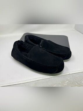 Men’s UGG Koolaburra slippers size 11